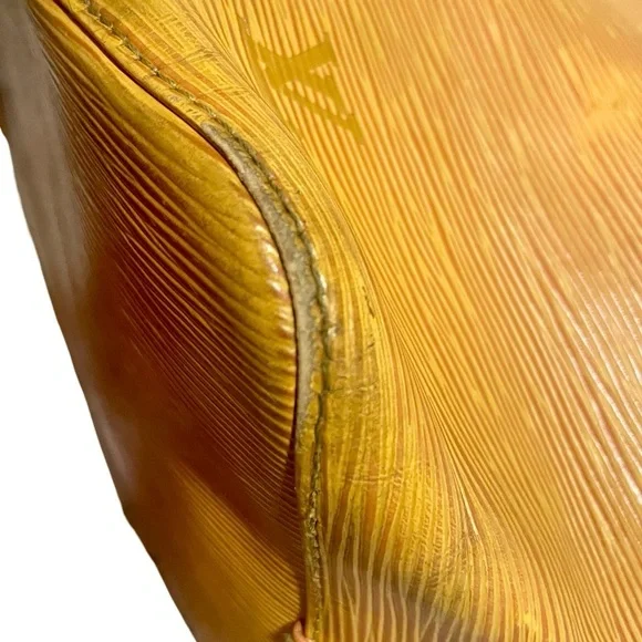 Authentic Louis Vuitton Noe Yellow Epi Leather bag 🥳 - Picture 8 of 12